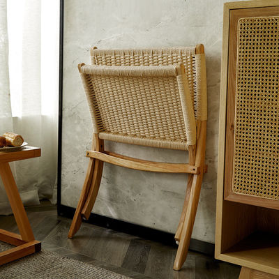 Cadeiras dobráveis de pátio de madeira de estilo de lazer para o exterior e sala de estar com artesanato tecido de rotão natural