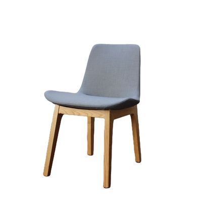 Cadeira de jantar de madeira de design moderno para assentos personalizados em restaurantes