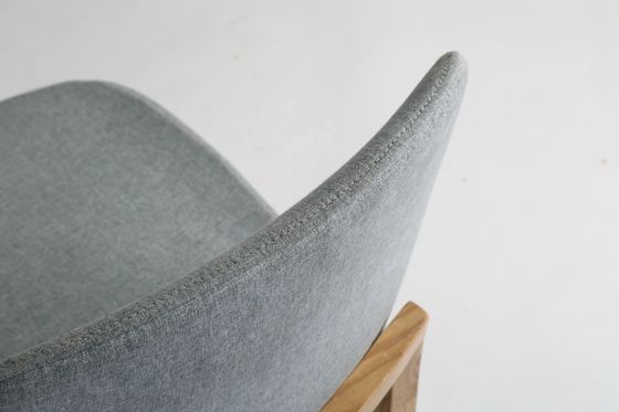 Cadeira de jantar de madeira de design moderno para assentos personalizados em restaurantes
