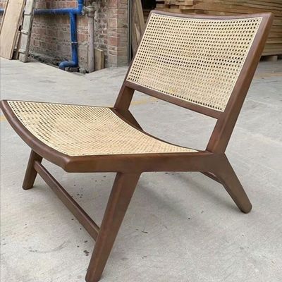 Cadeira de lazer de rotinagem geral Mobiliário de quarto de rotinagem de cor marrom Lounge Design moderno para relaxamento ao ar livre
