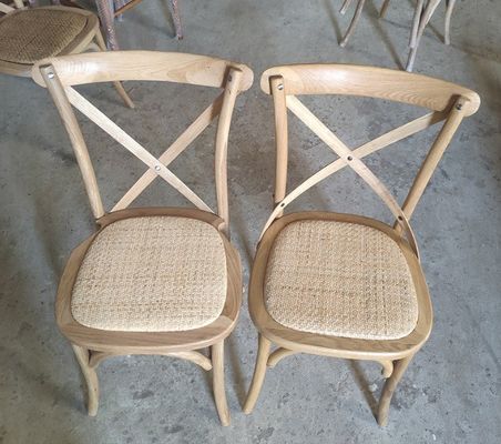 Moderno estilo Nitrolacquer acabamento de madeira maciça cadeira de jantar empilhável para restaurante e casamento