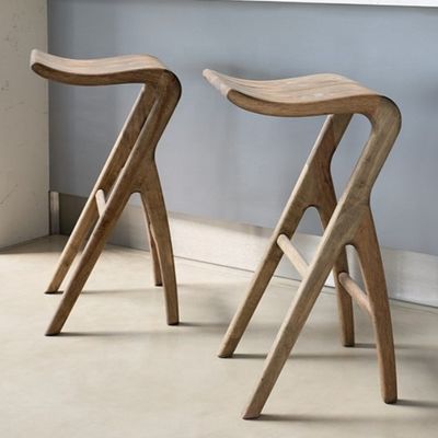 Cadeira de bar personalizada feita de madeira maciça adequada para vários ambientes de bar ou cozinha