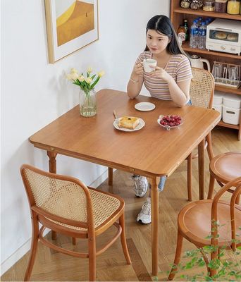 Casa Móveis Cadeira de jantar de rotão de madeira com design moderno