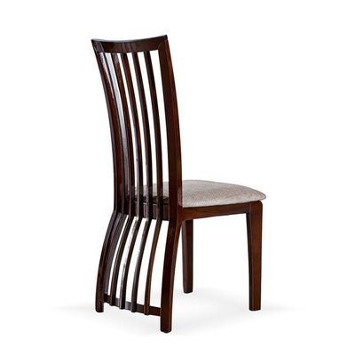 Mobiliário da sala de jantar Cadeiras de costas altas com estrutura de madeira e estofados de tecido em estilo nórdico