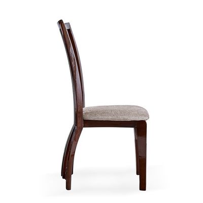 Mobiliário da sala de jantar Cadeiras de costas altas com estrutura de madeira e estofados de tecido em estilo nórdico