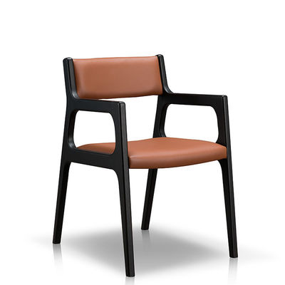 Aumente a sua experiência gastronómica com a nossa cadeira de apoio de braço de madeira de teca sólida