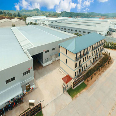 Madeira maciça antiga esculpida com costas altas cadeiras de jantar de bétula dobrada para coleção de assentos de cafés