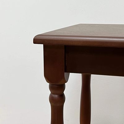 Tabela de café de madeira antiga com estilo de design moderno e opções de cores personalizáveis