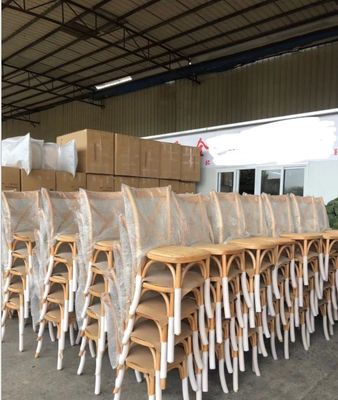 Cadeira para Eventos em Madeira Sólida