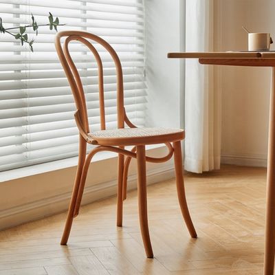 Taxa personalizada Cadeiras de jantar em madeira de madeira empilhável em estilo Thonet francês de meados do século para restaurantes