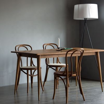 Taxa personalizada Cadeiras de jantar em madeira de madeira empilhável em estilo Thonet francês de meados do século para restaurantes