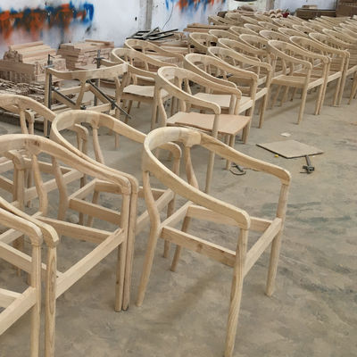 Cadeira de banquete empilhável de madeira nórdica estilo de design moderno W50*D52*H80 cm madeira maciça empilhável para casamentos e banquetes