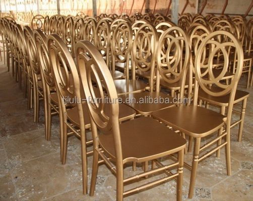 Cadeiras de casamento de madeira maciça Cadeiras de banquete empilháveis para eventos em estilo nórdico e durabilidade