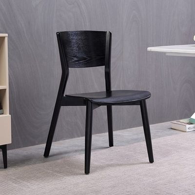 Cadeira de refeição de luxo moderna para uso doméstico/de hotel com design empilhável e material de madeira maciça