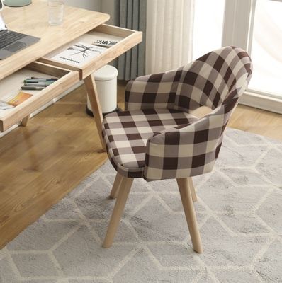 Cadeiras de sala de jantar nórdica de estilo moderno com assentos de madeira coloridos Apoio nas costas e braços