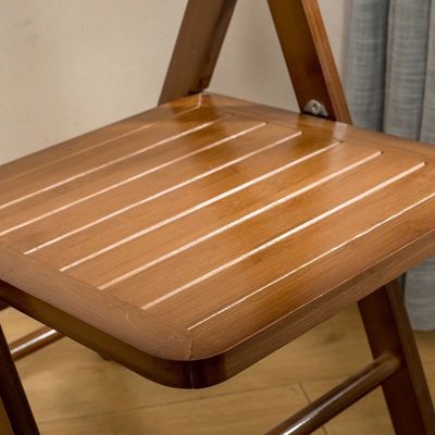 Cadeira de madeira dobrável de design nórdico para jantar em restaurantes e ambientes hoteleiros