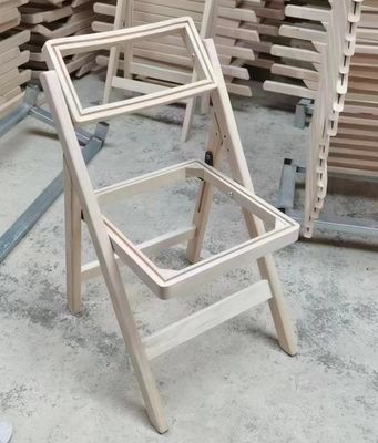 Mobiliário de mesa de madeira Cadeiras dobráveis duráveis para restaurantes e eventos