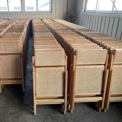 Mobiliário de mesa de madeira Cadeiras dobráveis duráveis para restaurantes e eventos