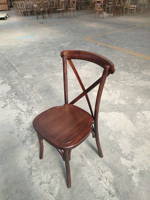 Estilo de design antigo D50*W42*H88CM Cadeiras de madeira empilháveis com espinha X Cruzada para restaurantes e móveis Morden