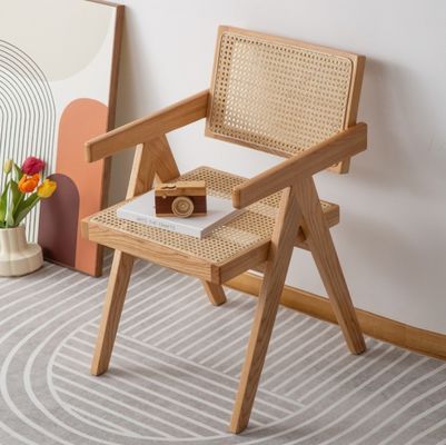 Assento de braço de madeira maciça customizada cadeira de rotão para móveis de refeição clássicos de interiores em restaurantes