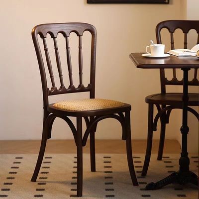 Cadeira de refeição em madeira marrom empilhável para cerimônias de casamento de rotão