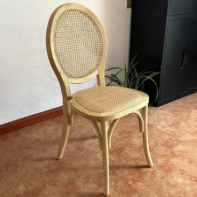 Mobiliário de casa geral Estilo Vintage Francês Refeição de madeira Rattan natural Casamento Solid Wood cadeira empilhável para banquete