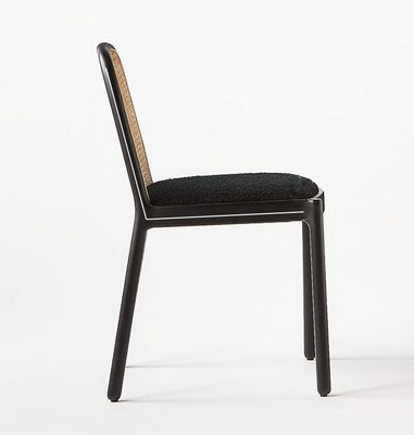 Embalagem de correio Cadeira de refeição de madeira maciça durável sem braços de ratão para sala de jantar