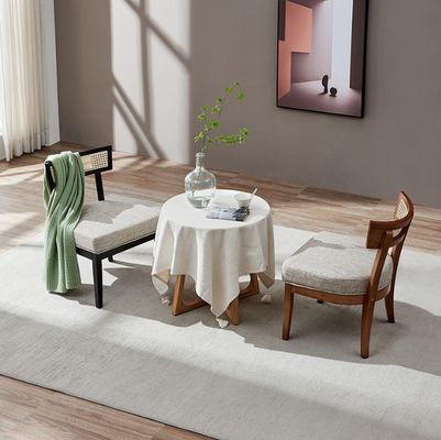 Cadeira de jantar de rotão de estilo nórdico Cadeira de madeira maciça estofada para decoração de sala de estar