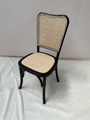 Cadeira de jantar de madeira moderna com espinha dorsal para assentos clássicos e confortáveis