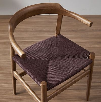 Cadeira de jantar de madeira moderna com design Wishbone e assento de corda antigo