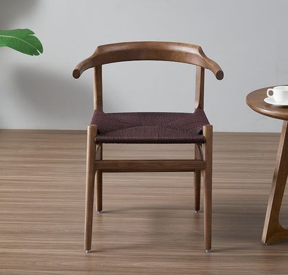 Cadeira de jantar de madeira moderna com design Wishbone e assento de corda antigo