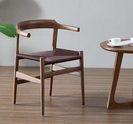 Cadeira de jantar de madeira moderna com design Wishbone e assento de corda antigo