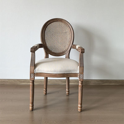 Estilo de Design Moderno Nitrolacquer Finish Estilo Vintage Francês Tecido de Refeição de Madeira Personalizado Louis Armrest Cadeira para Eventos
