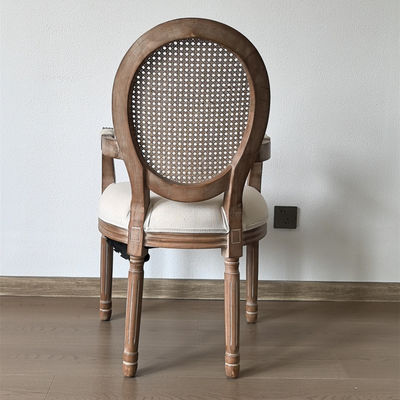 Estilo de Design Moderno Nitrolacquer Finish Estilo Vintage Francês Tecido de Refeição de Madeira Personalizado Louis Armrest Cadeira para Eventos