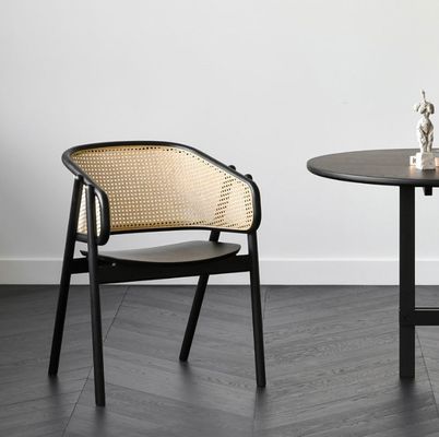 Design Cadeira de jantar de madeira de Rattan Cane Cadeira de braço de Rattan com limite de peso de 100KG e embalagem de correio
