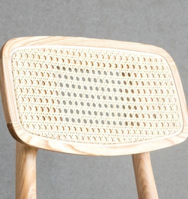 Cadeira de jantar de rotão sem braços de madeira maciça de design moderno para móveis domésticos internos