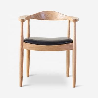 Cadeira de jantar de madeira maciça com traseiro redondo baixo em estilo moderno para refeições de luxo