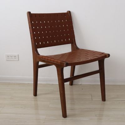 Logotipo personalizado Cadeiras de lazer ao ar livre Mobiliário de madeira maciça Estilo de design moderno com cadeira de jantar tecida de couro PU