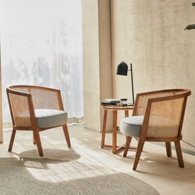 Mobiliário de exterior Moderno Nórdico Francês Estrutura de Madeira Sólida Cadeira de lazer de Rattan com design curvo de encosto e cor personalizada