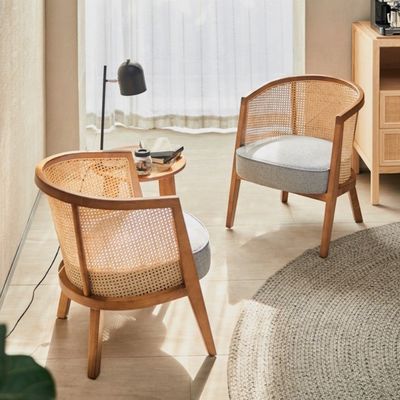 Mobiliário de exterior Moderno Nórdico Francês Estrutura de Madeira Sólida Cadeira de lazer de Rattan com design curvo de encosto e cor personalizada