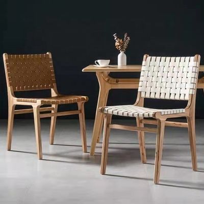 Garantia de dois anos Cadeira de jantar de madeira com estrutura de madeira maciça e almofada de cadeira de couro PU