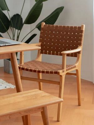 Garantia de dois anos Cadeira de jantar de madeira com estrutura de madeira maciça e almofada de cadeira de couro PU