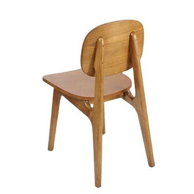 A cadeira de jantar de madeira maciça é a combinação perfeita de um design moderno para mobiliário de sala de jantar