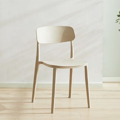 Cadeira de plástico vermelha empilhável para design nórdico moderno em restaurante de hotel banquete ou área de refeição em casa