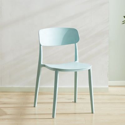 Cadeira de plástico vermelha empilhável para design nórdico moderno em restaurante de hotel banquete ou área de refeição em casa