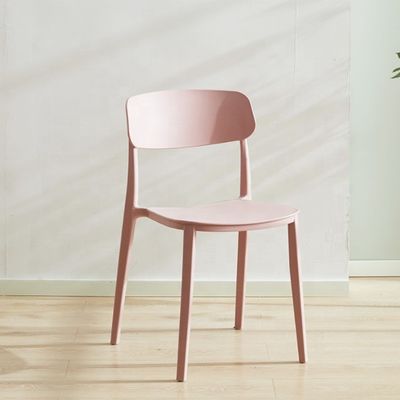 Cadeira de plástico vermelha empilhável para design nórdico moderno em restaurante de hotel banquete ou área de refeição em casa