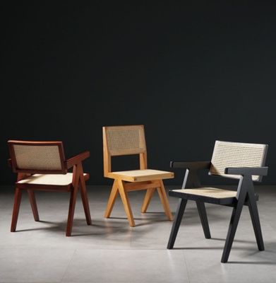 Cadeira de jantar sem braços de rotão de altura ajustável de design moderno com assento de madeira maciça e costas