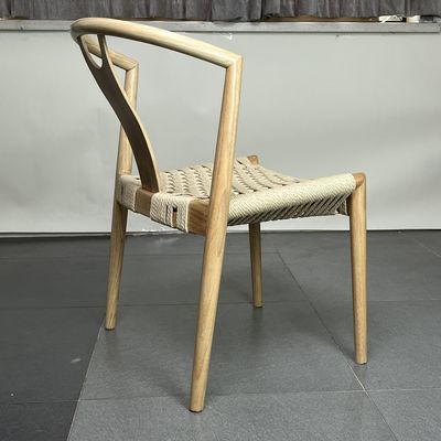Embalagem de correio Restaurante simples Cadeira de madeira empilhável com assento de corda e design leve