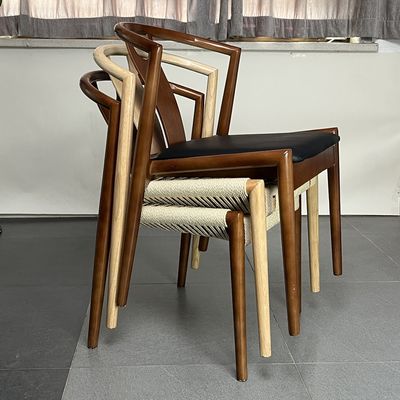 Embalagem de correio Restaurante simples Cadeira de madeira empilhável com assento de corda e design leve