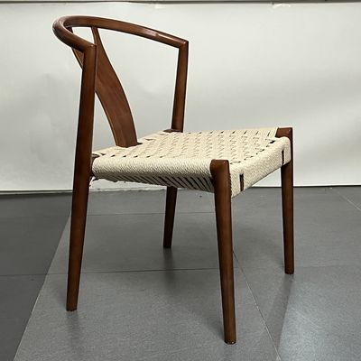 Cadeira de jantar de madeira de design empilhável com altura ajustável e embalagem de correio